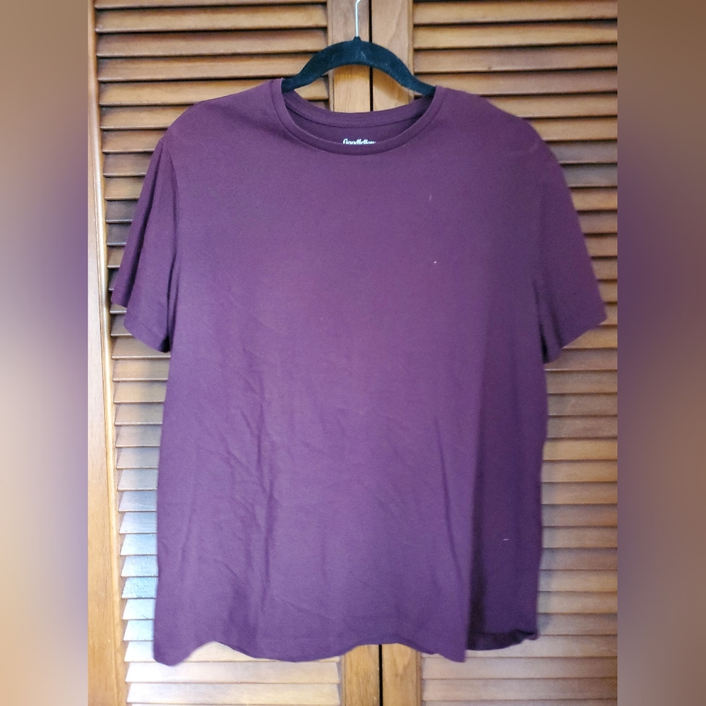 Marron tee shirt (picture looks purple but it's marron)